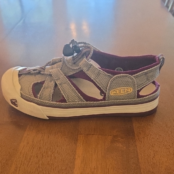 KEEN Tan and Purple Sandals - Picture 3 of 8
